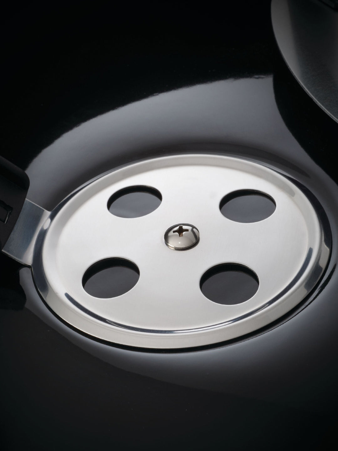 Napoleon NK18.5 Charcoal Kettle Grill – Compact & Powerful