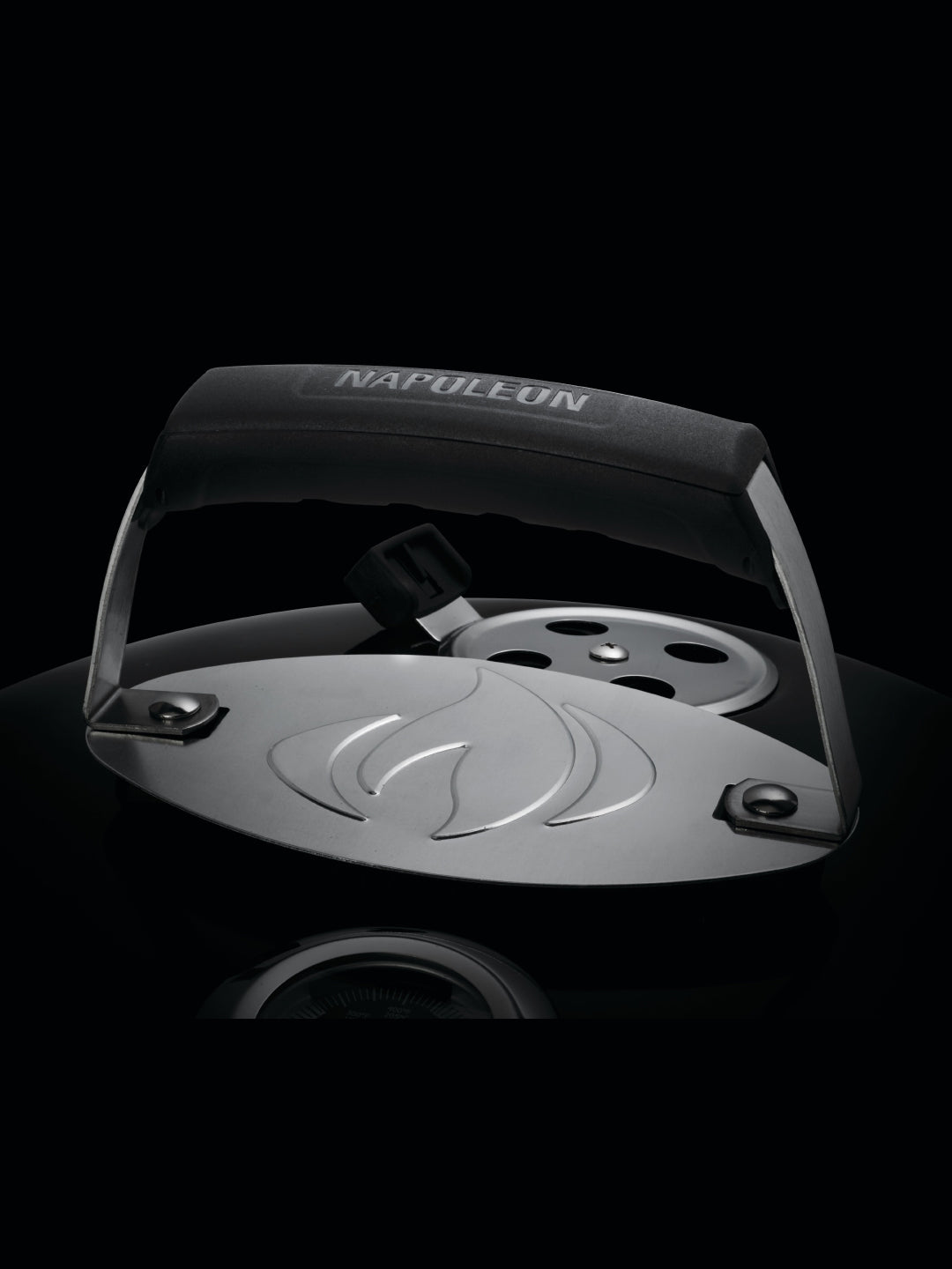 Napoleon NK18.5 Charcoal Kettle Grill – Compact & Powerful