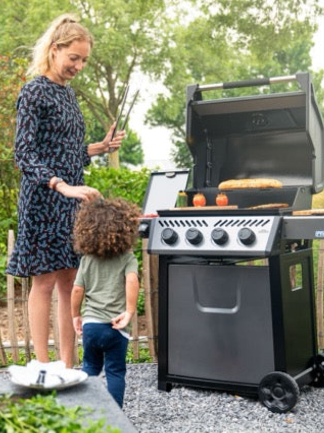 Napoleon Freestyle 425 – Style, Versatility, and Precision