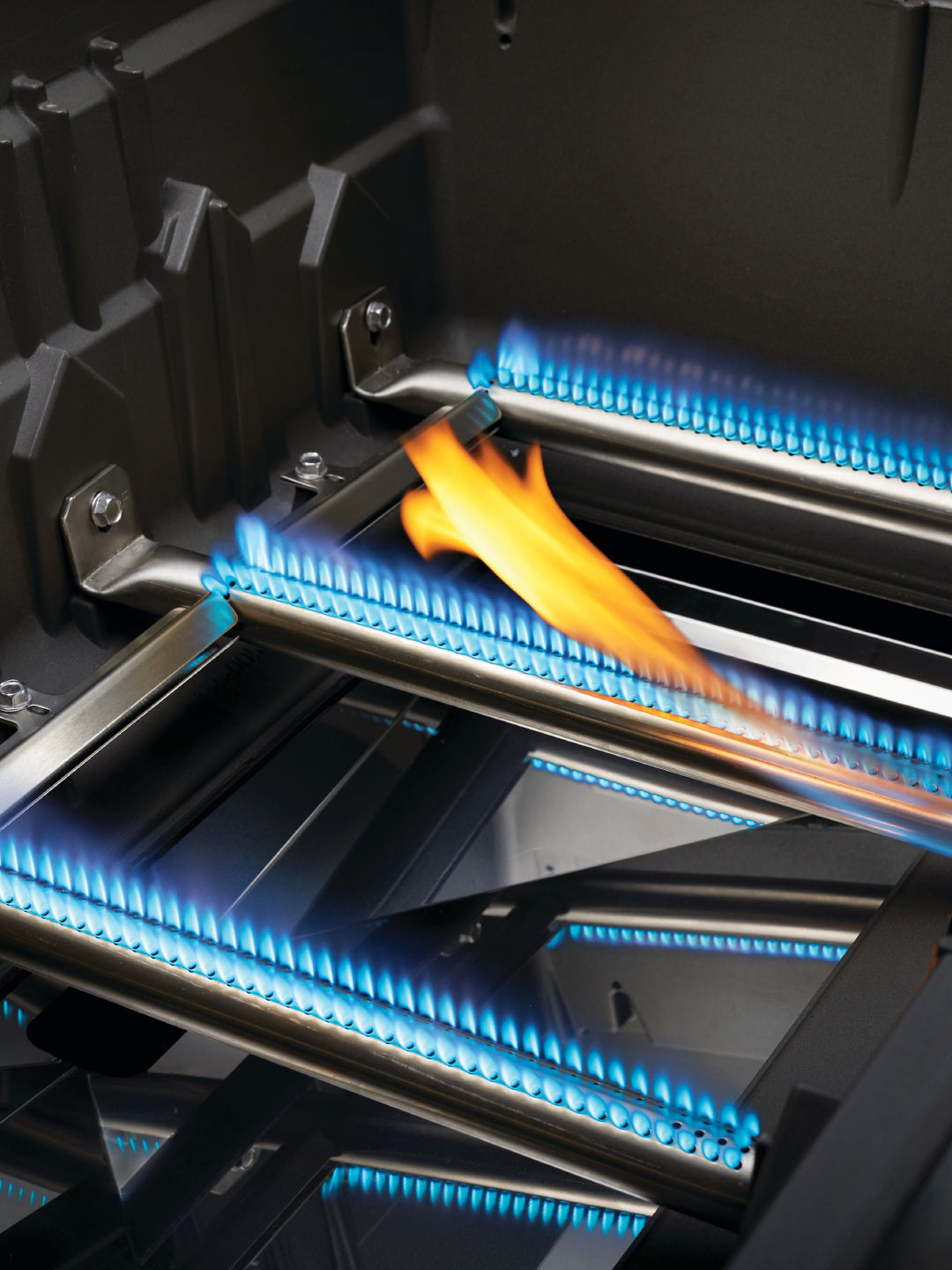 Napoleon Rogue® 425 – Black Finish, Pro Results